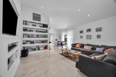Villa ou maison à vendre à Coral Gables, Floride: 6 chambres, 407.47 m2 № 2401559 - photo 11