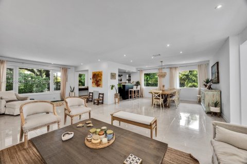 Villa ou maison à vendre à Coral Gables, Floride: 6 chambres, 407.47 m2 № 2401559 - photo 6