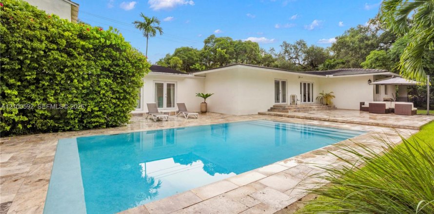 Villa ou maison à Coral Gables, Floride 6 chambres, 407.47 m2 № 2401559
