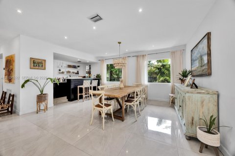 Villa ou maison à vendre à Coral Gables, Floride: 6 chambres, 407.47 m2 № 2401559 - photo 7