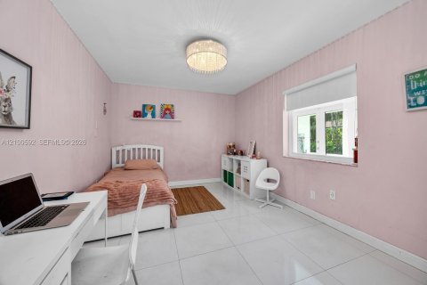 Villa ou maison à vendre à Coral Gables, Floride: 6 chambres, 407.47 m2 № 2401559 - photo 25