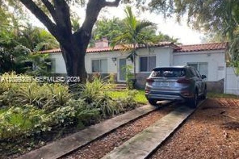 Снять в аренду виллу или дом в Майами-Шорс, Флорида 3 спальни, 178.93м2, № 2077932 - фото 2