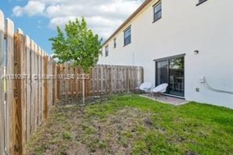 Townhouse in Cutler Bay, Florida 3 bedrooms, 124.02 sq.m. № 1768830 - photo 2
