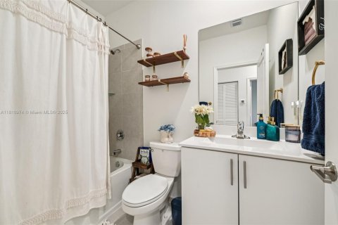 Townhouse in Cutler Bay, Florida 3 bedrooms, 124.02 sq.m. № 1768830 - photo 20