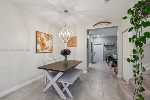 Townhouse in Cutler Bay, Florida 3 bedrooms, 124.02 sq.m. № 1768830 - photo 10