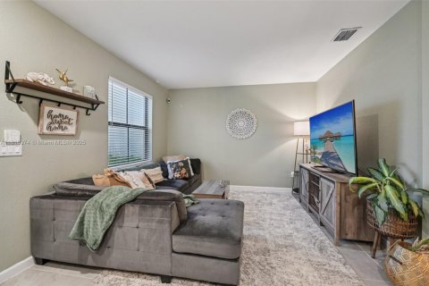Townhouse in Cutler Bay, Florida 3 bedrooms, 124.02 sq.m. № 1768830 - photo 16