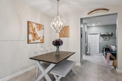 Townhouse in Cutler Bay, Florida 3 bedrooms, 124.02 sq.m. № 1768830 - photo 13