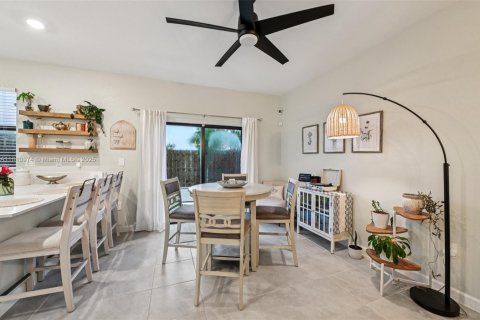 Townhouse in Cutler Bay, Florida 3 bedrooms, 124.02 sq.m. № 1768830 - photo 4