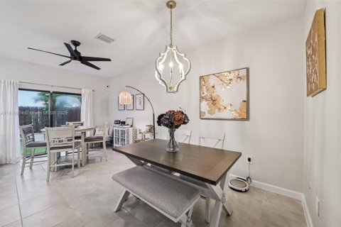 Townhouse in Cutler Bay, Florida 3 bedrooms, 124.02 sq.m. № 1768830 - photo 8