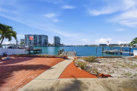 Land in Treasure Island, Florida № 2111041 - photo 4