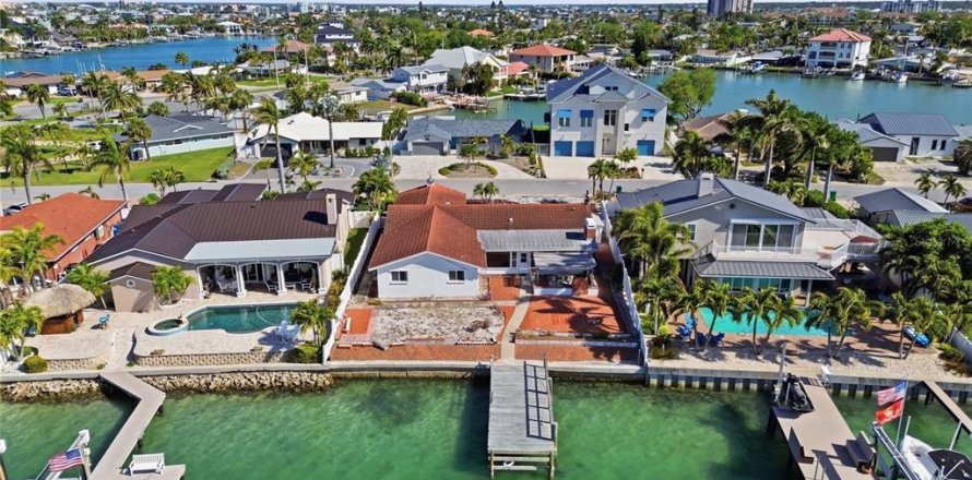 Land in Treasure Island, Florida № 2111041