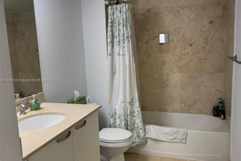 Condo in Miami, Florida, 1 bedroom  № 1924468 - photo 15