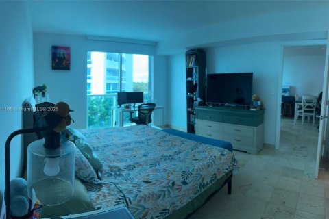 Condo in Miami, Florida, 1 bedroom  № 1924468 - photo 17
