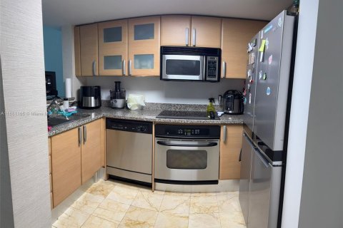 Condo in Miami, Florida, 1 bedroom  № 1924468 - photo 12