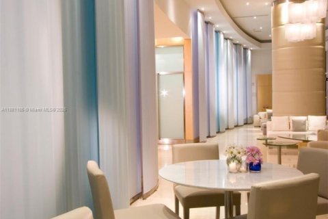 Condo in Miami, Florida, 1 bedroom  № 1924468 - photo 9