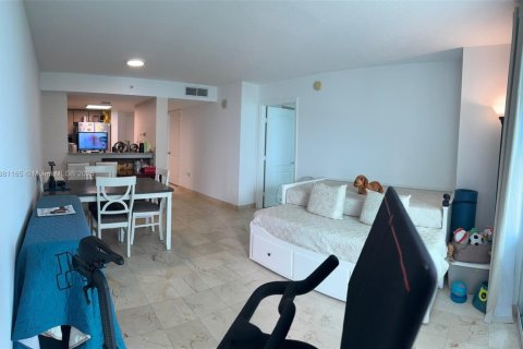 Condo in Miami, Florida, 1 bedroom  № 1924468 - photo 16