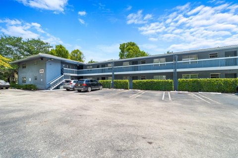 Condo in Coral Springs, Florida, 2 bedrooms № 2240474