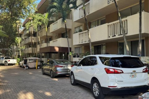 Кондоминиум с 1 спальней в Норт-Майами, Флорида № 2031599