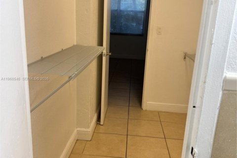 Copropriété à louer à North Miami, Floride: 1 chambre, 66.33 m2 № 2031599 - photo 16