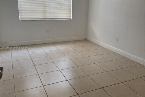 Copropriété à louer à North Miami, Floride: 1 chambre, 66.33 m2 № 2031599 - photo 6