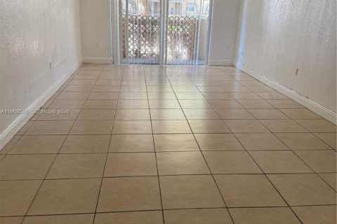 Copropriété à louer à North Miami, Floride: 1 chambre, 66.33 m2 № 2031599 - photo 9