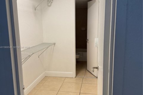Copropriété à louer à North Miami, Floride: 1 chambre, 66.33 m2 № 2031599 - photo 13