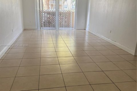 Copropriété à louer à North Miami, Floride: 1 chambre, 66.33 m2 № 2031599 - photo 4