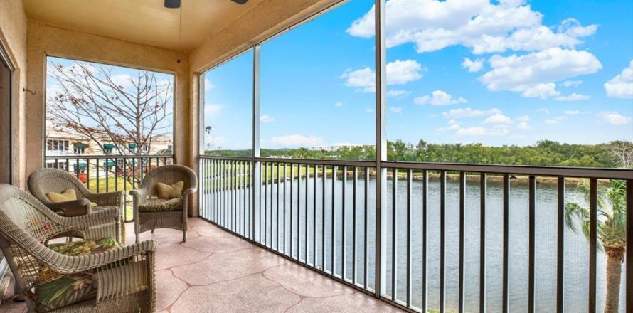 Condo in Saint Petersburg, Florida, 3 bedrooms  № 1734581