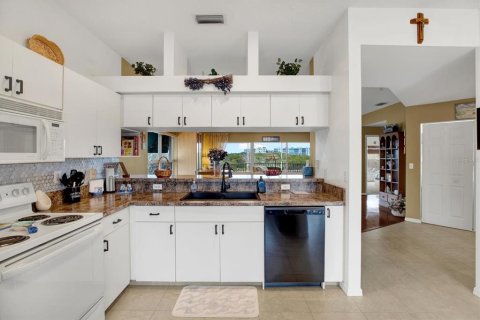 Condo in Saint Petersburg, Florida, 3 bedrooms  № 1734581 - photo 7