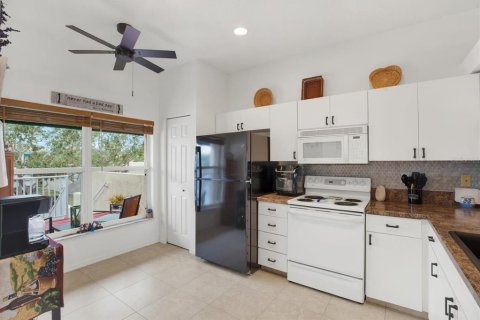 Condo in Saint Petersburg, Florida, 3 bedrooms  № 1734581 - photo 8