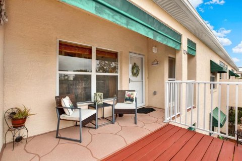 Condo in Saint Petersburg, Florida, 3 bedrooms  № 1734581 - photo 2