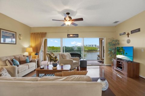 Condo in Saint Petersburg, Florida, 3 bedrooms  № 1734581 - photo 5