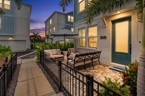 Condo in Sarasota, Florida, 3 bedrooms № 2198309 - photo 2