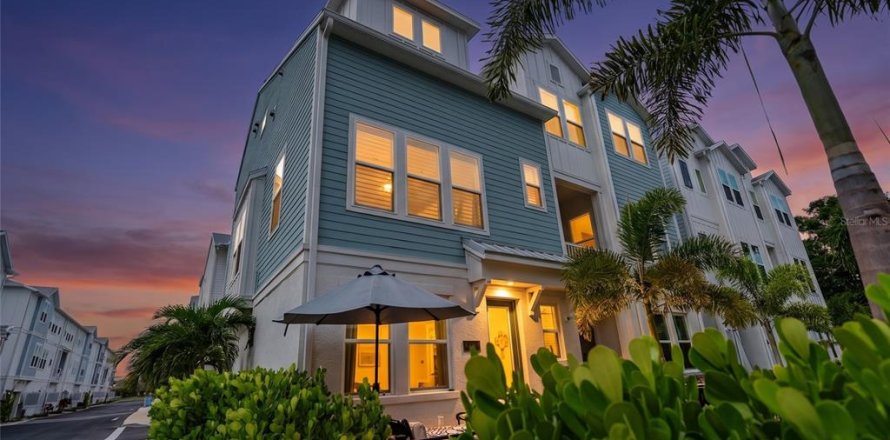 Condo in Sarasota, Florida, 3 bedrooms № 2198309