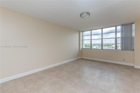 Copropriété à louer à North Miami Beach, Floride: 2 chambres, 103.31 m2 № 2046650 - photo 18