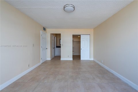 Copropriété à louer à North Miami Beach, Floride: 2 chambres, 103.31 m2 № 2046650 - photo 23