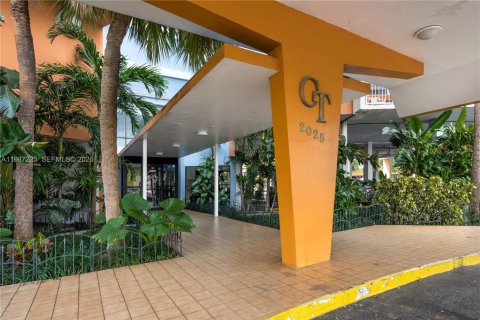 Copropriété à louer à North Miami Beach, Floride: 2 chambres, 103.31 m2 № 2046650 - photo 2