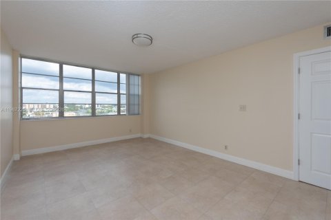 Copropriété à louer à North Miami Beach, Floride: 2 chambres, 103.31 m2 № 2046650 - photo 19