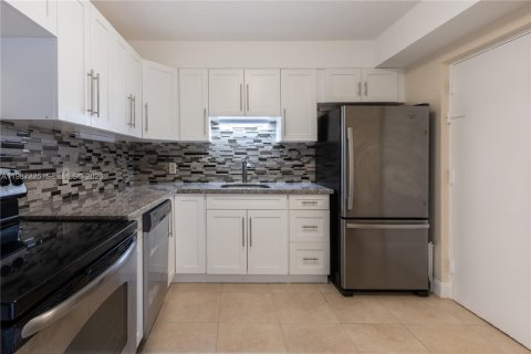 Copropriété à louer à North Miami Beach, Floride: 2 chambres, 103.31 m2 № 2046650 - photo 8