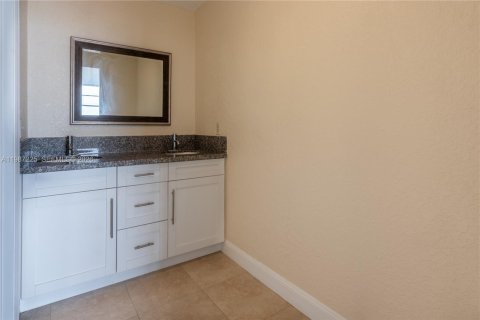 Copropriété à louer à North Miami Beach, Floride: 2 chambres, 103.31 m2 № 2046650 - photo 15