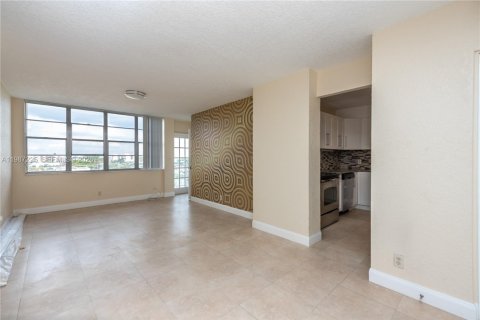Copropriété à louer à North Miami Beach, Floride: 2 chambres, 103.31 m2 № 2046650 - photo 5