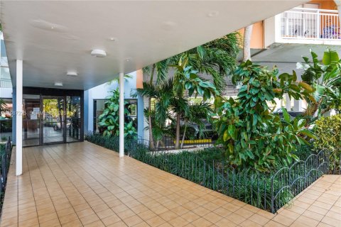 Copropriété à louer à North Miami Beach, Floride: 2 chambres, 103.31 m2 № 2046650 - photo 3