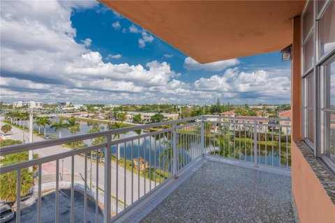 Copropriété à louer à North Miami Beach, Floride: 2 chambres, 103.31 m2 № 2046650 - photo 27