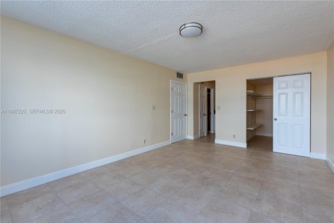 Copropriété à louer à North Miami Beach, Floride: 2 chambres, 103.31 m2 № 2046650 - photo 21