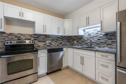 Copropriété à louer à North Miami Beach, Floride: 2 chambres, 103.31 m2 № 2046650 - photo 9