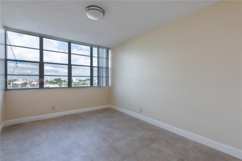 Copropriété à louer à North Miami Beach, Floride: 2 chambres, 103.31 m2 № 2046650 - photo 13