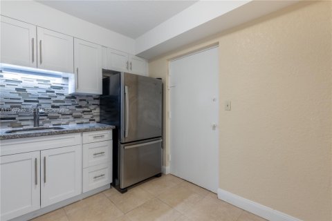 Copropriété à louer à North Miami Beach, Floride: 2 chambres, 103.31 m2 № 2046650 - photo 11