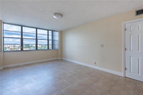 Copropriété à louer à North Miami Beach, Floride: 2 chambres, 103.31 m2 № 2046650 - photo 20
