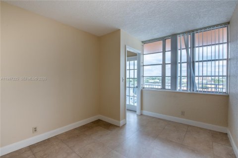 Copropriété à louer à North Miami Beach, Floride: 2 chambres, 103.31 m2 № 2046650 - photo 26