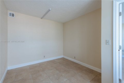 Copropriété à louer à North Miami Beach, Floride: 2 chambres, 103.31 m2 № 2046650 - photo 25